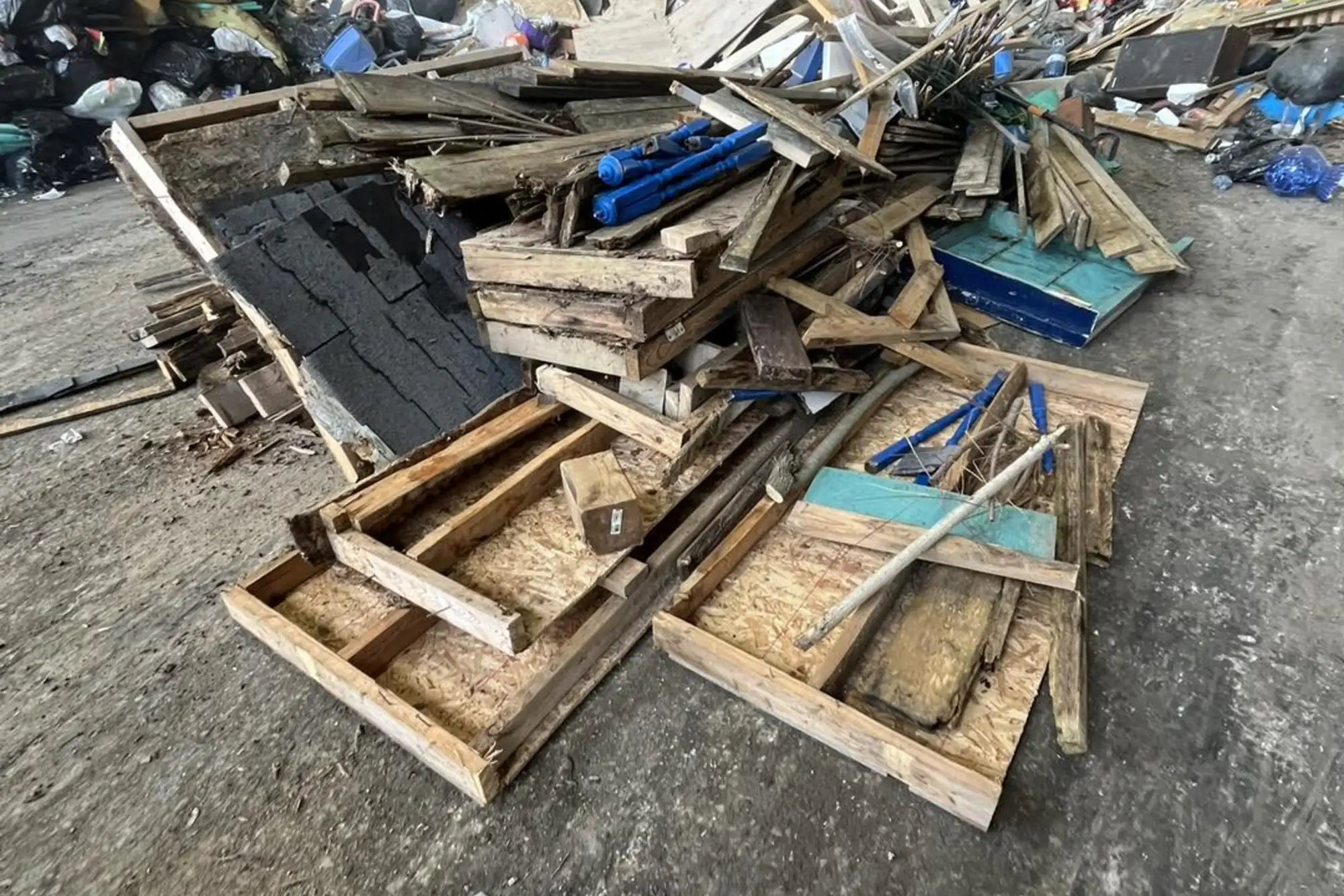Construction Debris & Hauling job in Valrico FL